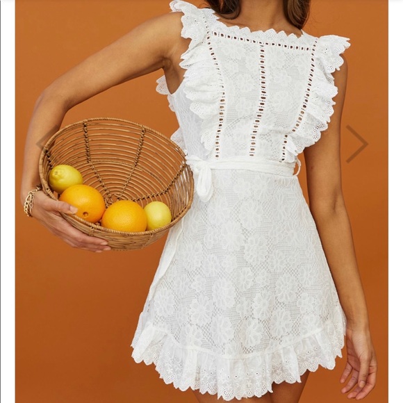 White lace dress - Picture 9 of 12
